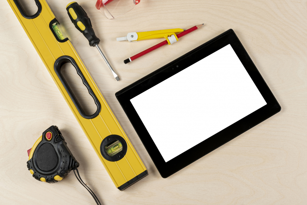 top-view-of-builder-desk-with-tablet-mock-up.jpg инструменты